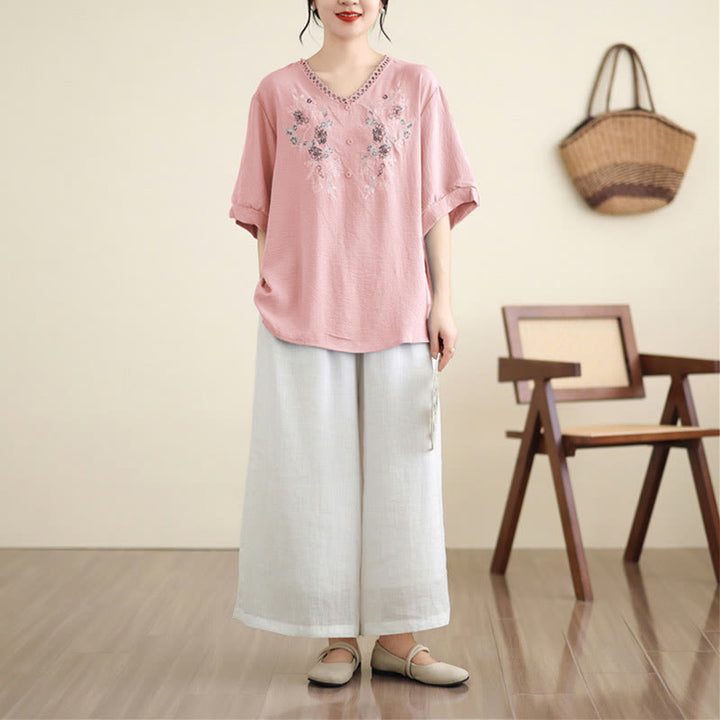 T-shirt à manches courtes et col en V avec broderie florale et Buddha Stones