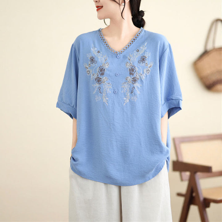 T-shirt à manches courtes et col en V avec broderie florale et Buddha Stones