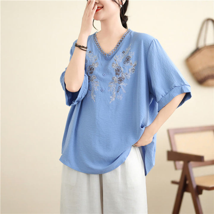 T-shirt à manches courtes et col en V avec broderie florale et Buddha Stones