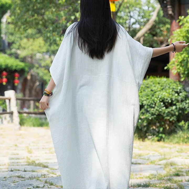 Robe longue ample à manches chauve-souris et poches de couleur unie avec Buddha Stones