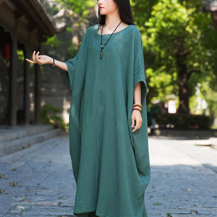 Robe longue ample à manches chauve-souris et poches de couleur unie avec Buddha Stones