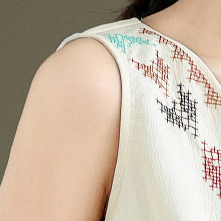 Débardeur à pompons et col en V avec broderie rétro Buddha Stones - image 6