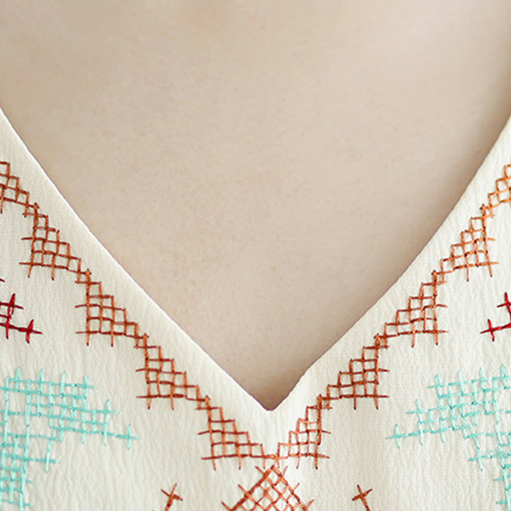 Débardeur à pompons et col en V avec broderie rétro Buddha Stones - image 7