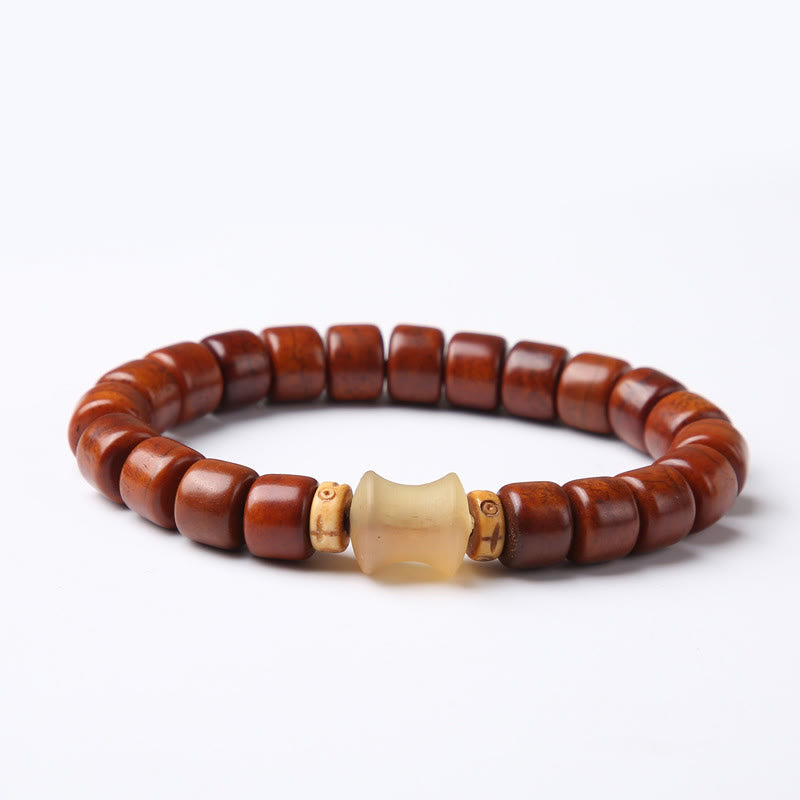 Bracelet de force en agate rouge et corne de mouton avec Buddha Stones d'os tibétaines et perles dzi à trois yeux
