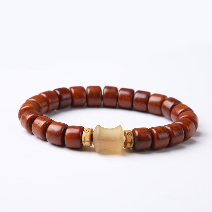 Bracelet de force en agate rouge et corne de mouton avec Buddha Stones d'os tibétaines et perles dzi à trois yeux
