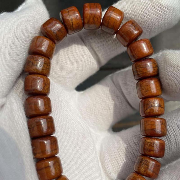 Bracelet de force en agate rouge et corne de mouton avec Buddha Stones d'os tibétaines et perles dzi à trois yeux