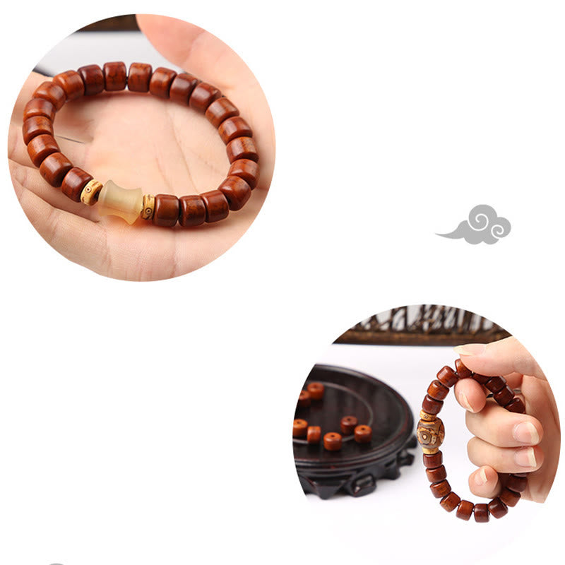Bracelet de force en agate rouge et corne de mouton avec Buddha Stones d'os tibétaines et perles dzi à trois yeux