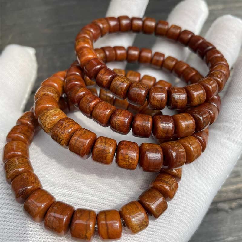 Bracelet de force en agate rouge et corne de mouton avec Buddha Stones d'os tibétaines et perles dzi à trois yeux
