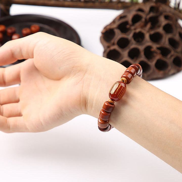 Bracelet de force en agate rouge et corne de mouton avec Buddha Stones d'os tibétaines et perles dzi à trois yeux