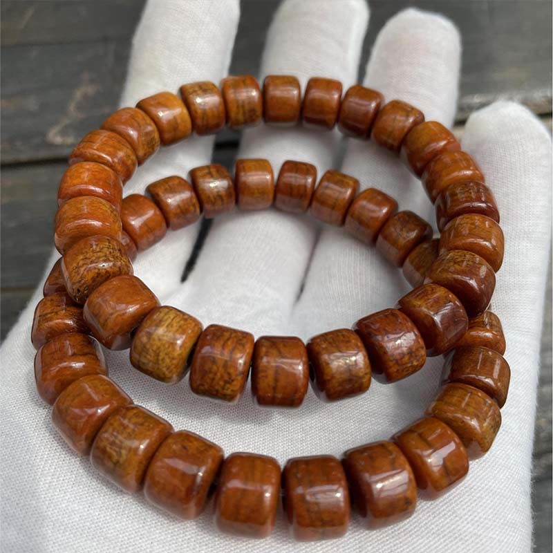Bracelet de force en agate rouge et corne de mouton avec Buddha Stones d'os tibétaines et perles dzi à trois yeux