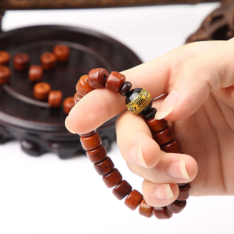 Bracelet de force en agate rouge et corne de mouton avec Buddha Stones d'os tibétaines et perles dzi à trois yeux