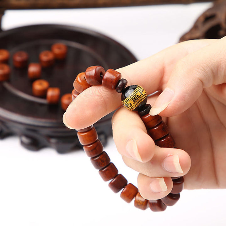 Bracelet de force en agate rouge et corne de mouton avec Buddha Stones d'os tibétaines et perles dzi à trois yeux