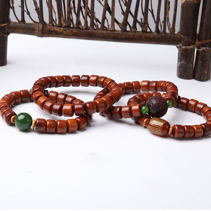Bracelet de force en agate rouge et corne de mouton avec Buddha Stones d'os tibétaines et perles dzi à trois yeux