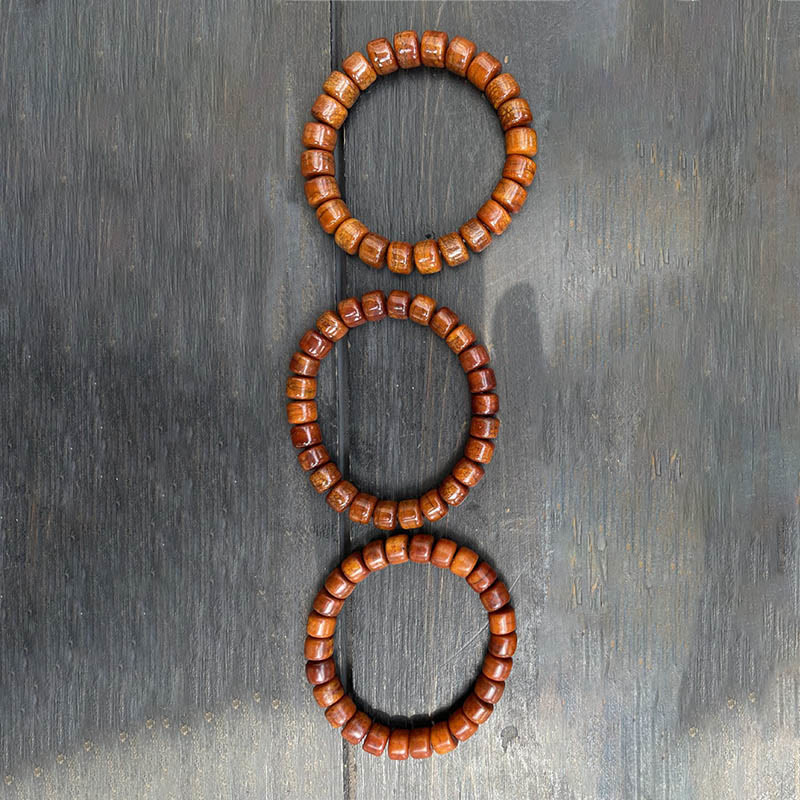 Bracelet de force en agate rouge et corne de mouton avec Buddha Stones d'os tibétaines et perles dzi à trois yeux