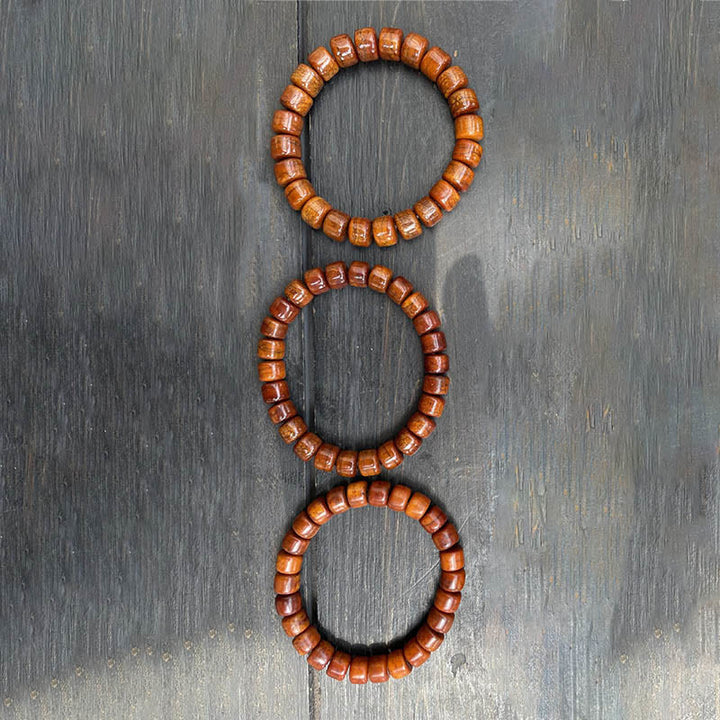 Bracelet de force en agate rouge et corne de mouton avec Buddha Stones d'os tibétaines et perles dzi à trois yeux