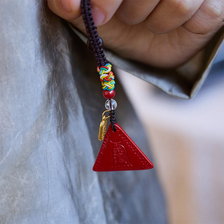 Porte-clés talisman à motif triangulaire en cinabre et Buddha Stones pour éloigner les mauvais esprits