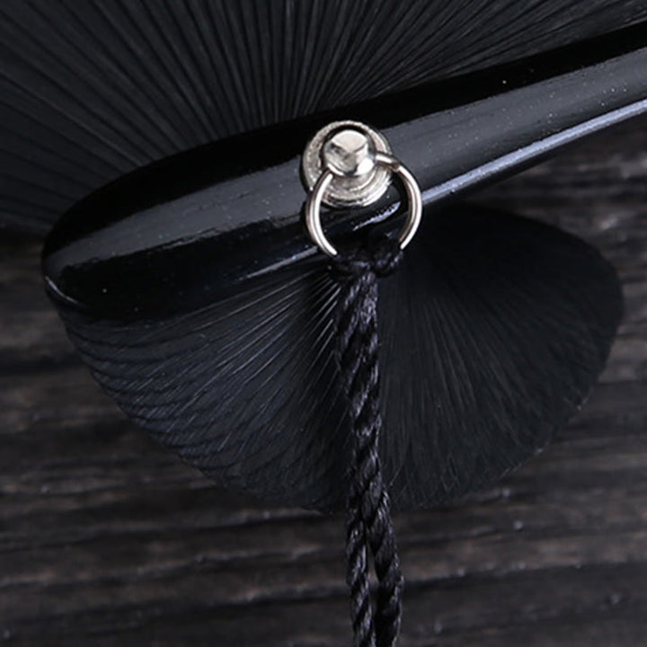 Éventail pliable en bambou creux gravé avec des Buddha Stones et des fleurs 18 cm