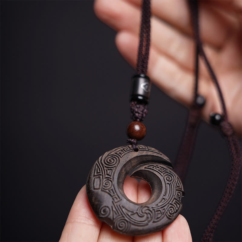 Buddha Stones d'ébène Bois de santal La chance améliore le motif de conception Collier pendentif de paix