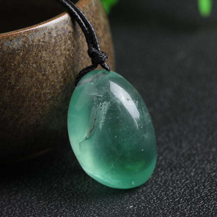 Collier avec pendentif en fluorite verte Buddha Stones - image 3