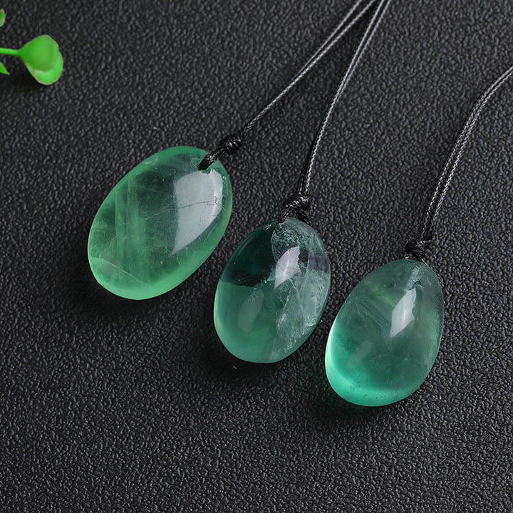 Collier avec pendentif en fluorite verte Buddha Stones - image 2