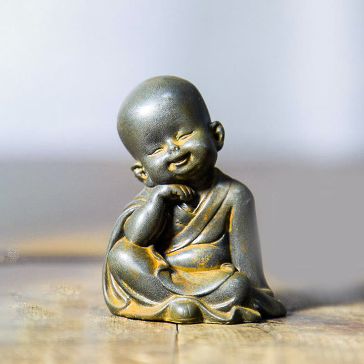 Statue de Buddha Stones, petit moine méditant, poudre de fer, rouille, résine coulée, décoration de bureau - Moine reposant son menton 6,5*5 cm - image 4