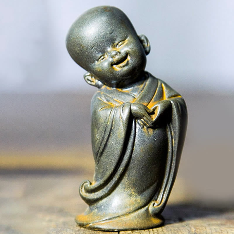 Statue de Buddha Stones, petit moine méditant, poudre de fer, rouille, résine coulée, décoration de bureau - Moine faisant un cœur 8*3,5 cm - image 12