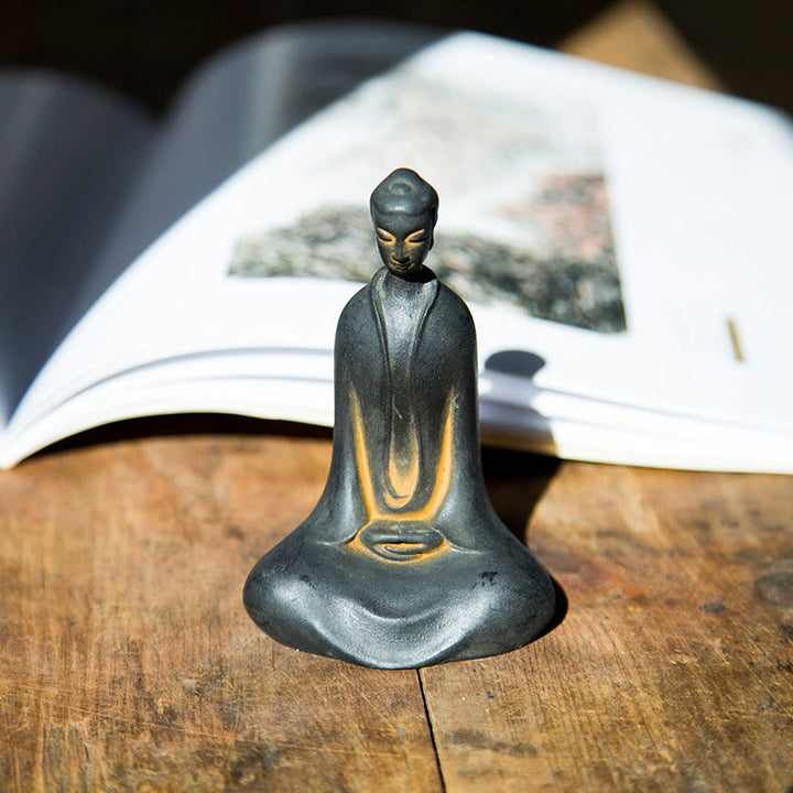 Statue de Buddha Stones Sakyamuni en résine moulée à la main en poudre de fer et rouille Décoration de la maison