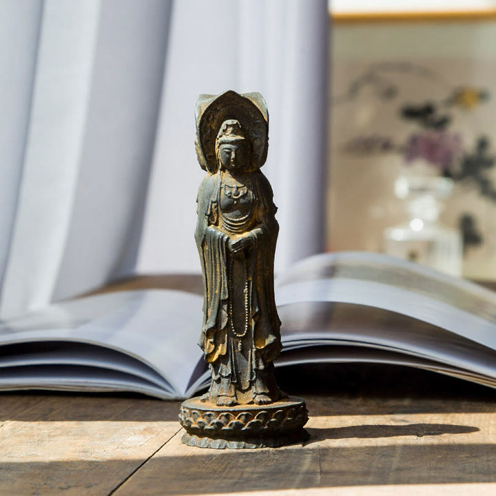 Statue de Buddha Stones en résine coulée à trois côtés Kwan Yin Avalokitesvara en poudre de fer et rouille Décoration de bureau