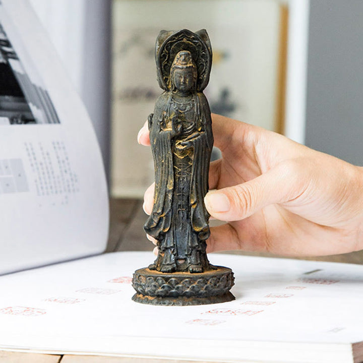 Statue de Buddha Stones en résine coulée à trois côtés Kwan Yin Avalokitesvara en poudre de fer et rouille Décoration de bureau