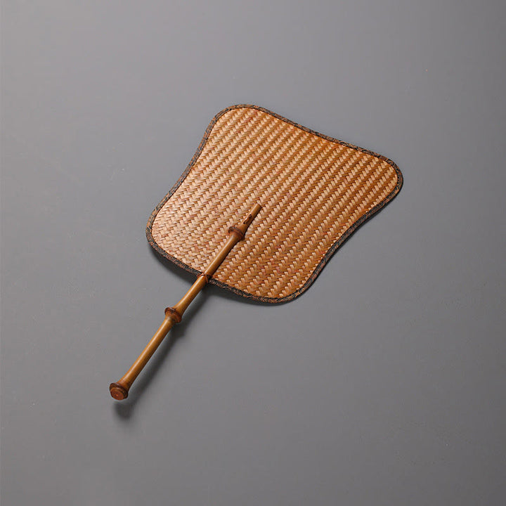 Éventail à long manche en bambou fait main de style chinois avec Buddha Stones