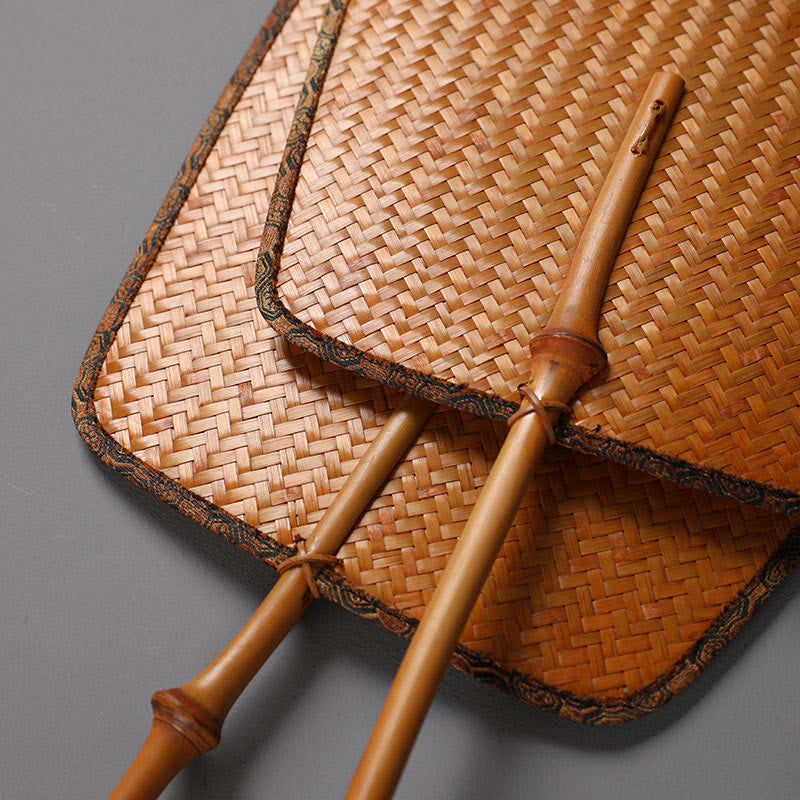 Éventail à long manche en bambou fait main de style chinois avec Buddha Stones