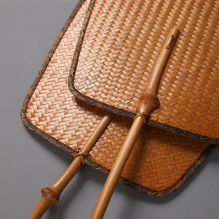 Éventail à long manche en bambou fait main de style chinois avec Buddha Stones