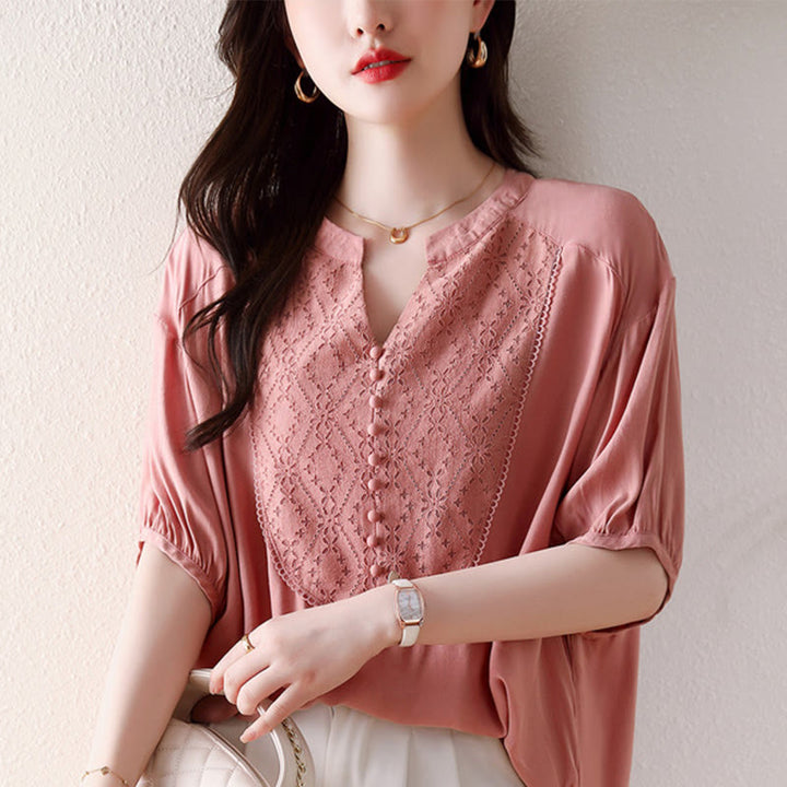 T-shirt à manches courtes et col en V avec boutons roses et Buddha Stones - image 10