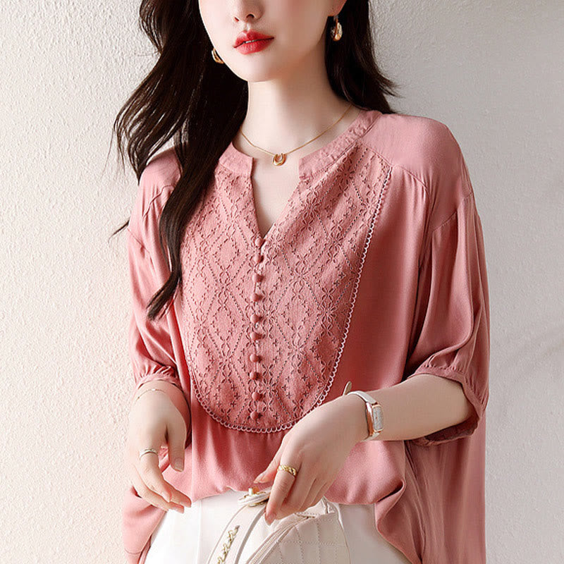 T-shirt à manches courtes et col en V avec boutons roses et Buddha Stones - image 1