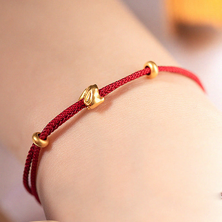 Bracelet en corde tressée fait main avec petit lapin porte-bonheur en or 999 de Buddha Stones