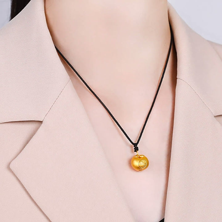 Collier pendentif en corde porte-bonheur avec motif de verrouillage de souhait en or 999 Buddha Stones
