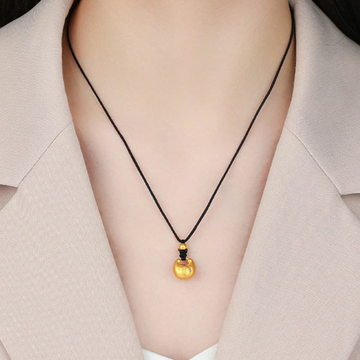 Collier pendentif en corde porte-bonheur avec motif de verrouillage de souhait en or 999 Buddha Stones