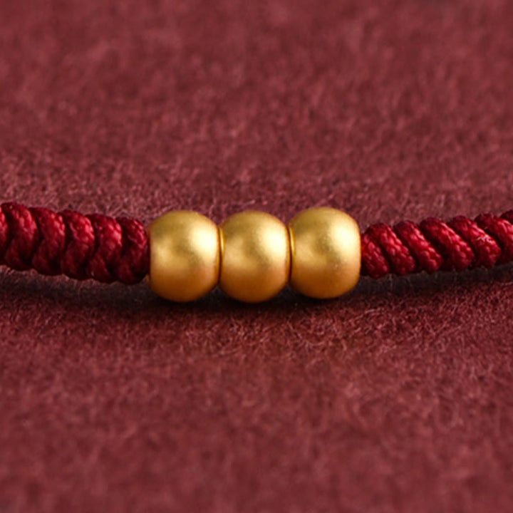 Bracelet de cheville en corde porte-bonheur fait main avec mini trois perles en or 999 de Buddha Stones