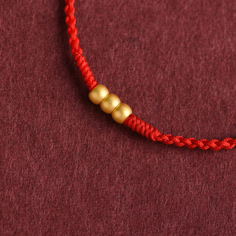 Bracelet de cheville en corde porte-bonheur fait main avec mini trois perles en or 999 de Buddha Stones - image 1