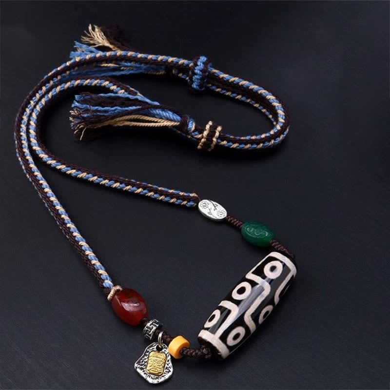 Collier pendentif en corde tressée avec Buddha Stones