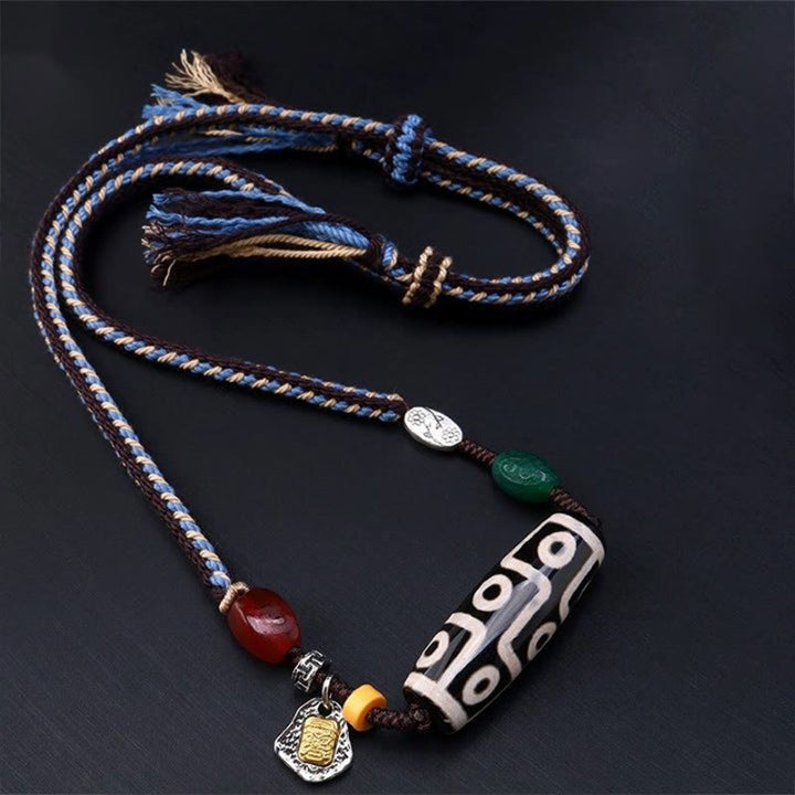 Collier pendentif en corde tressée avec Buddha Stones