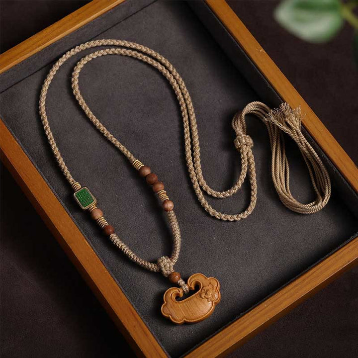Collier pendentif de protection en Buddha Stones en bois de santal tibétain avec breloque de verrouillage chinoise
