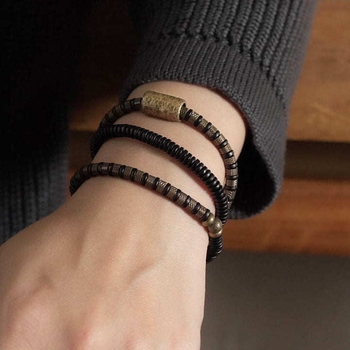 Bracelet multicouche en cuivre et perles en bois d'ébène tibétain avec Buddha Stones