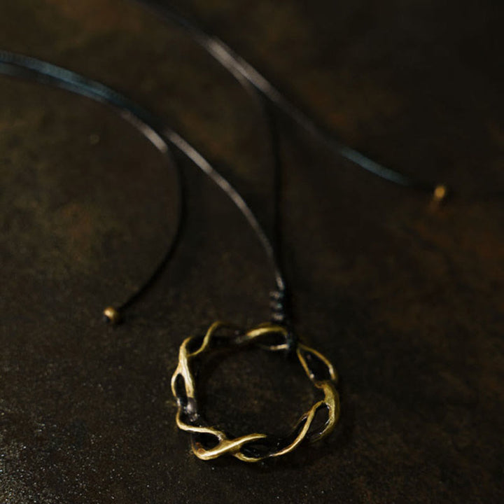 Collier pendentif porte-bonheur fait main en cuivre et laiton avec Buddha Stones