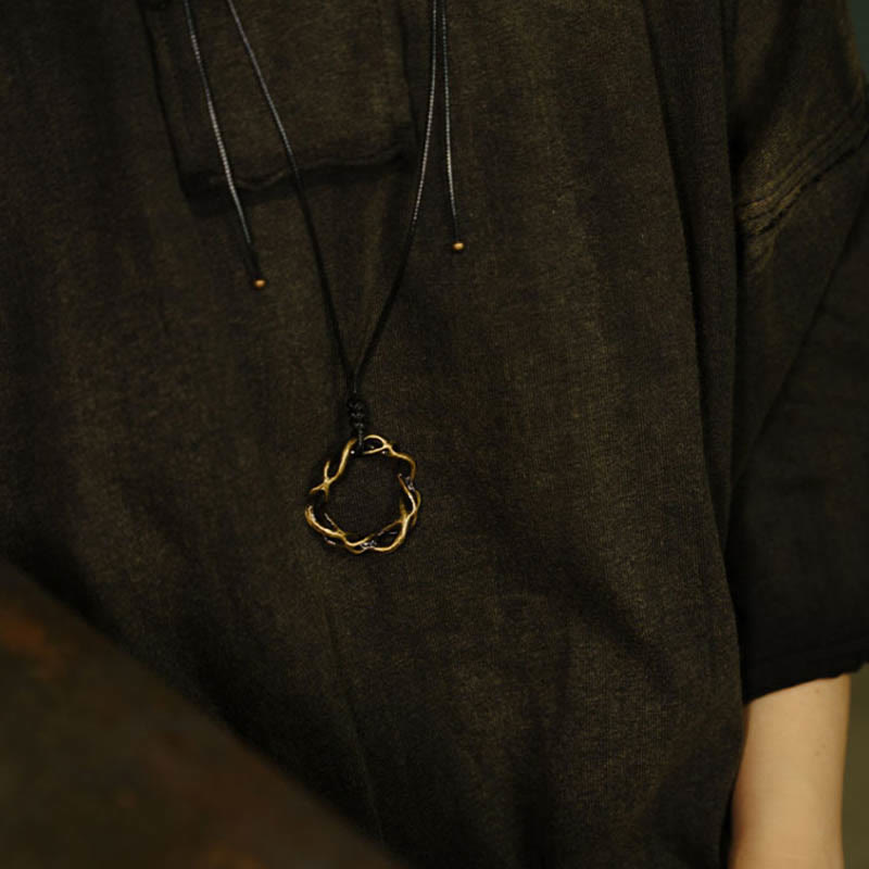 Collier pendentif porte-bonheur fait main en cuivre et laiton avec Buddha Stones