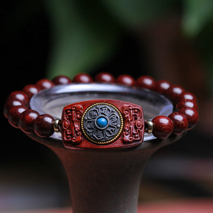 Bracelet de paix en six mots vrais en bois de santal rouge et vert avec petites feuilles de Buddha Stones