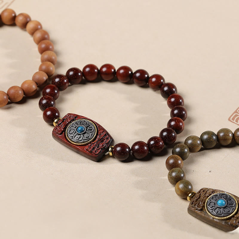 Bracelet de paix en six mots vrais en bois de santal rouge et vert avec petites feuilles de Buddha Stones