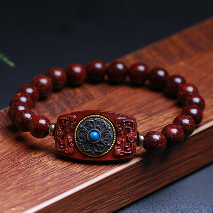 Bracelet de paix en six mots vrais en bois de santal rouge et vert avec petites feuilles de Buddha Stones