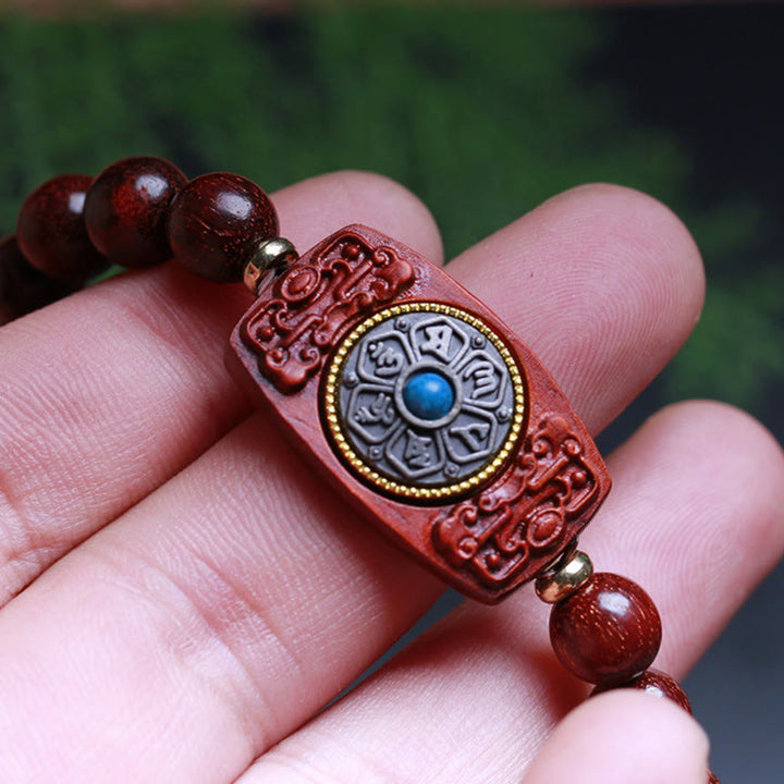 Bracelet de paix en six mots vrais en bois de santal rouge et vert avec petites feuilles de Buddha Stones