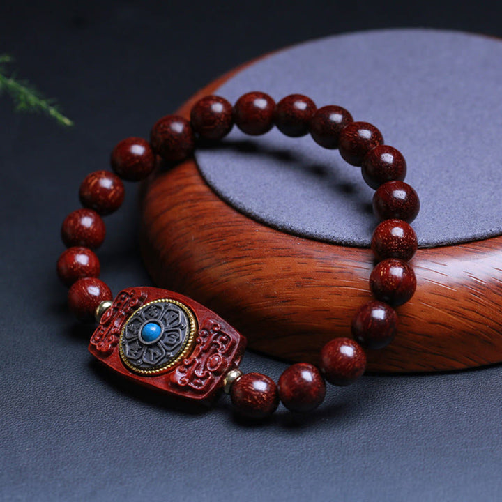 Bracelet de paix en six mots vrais en bois de santal rouge et vert avec petites feuilles de Buddha Stones